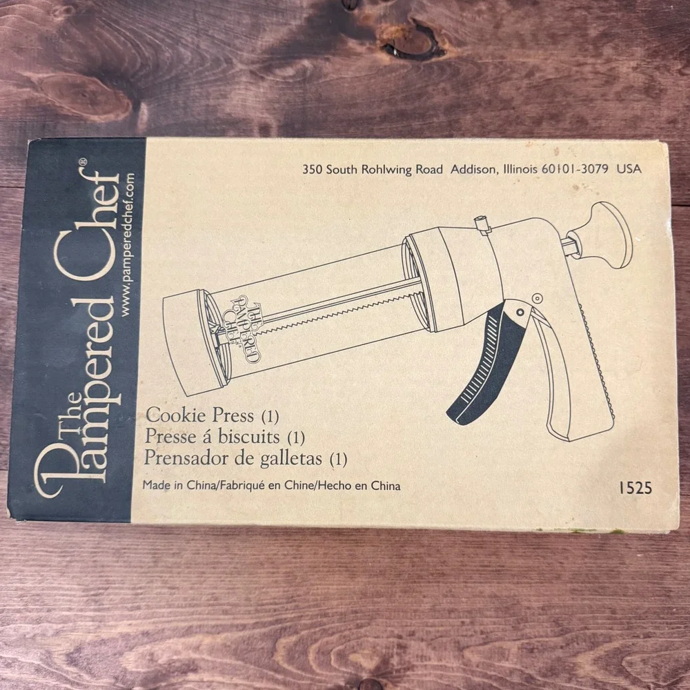 Pampered Chef Cookie Press 1525 with 16 Disks and Recipe Cards White Grey
